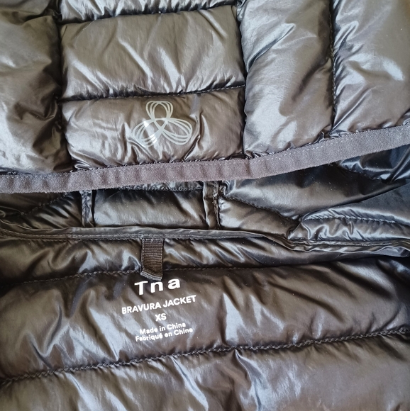TNA Aritzia puff jacket black XS - Picture 2 of 5